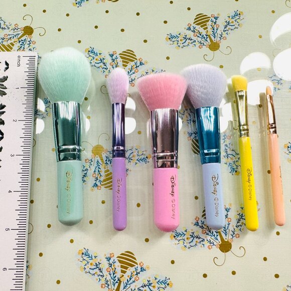 3464 DISNEY MINI BRUSH  SET SPECTRUM MINNIE COLLECTION MAKEUP BRUSH SET - Picture 3 of 5